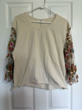 Umgee Usa mesh floral sleeve tan top small